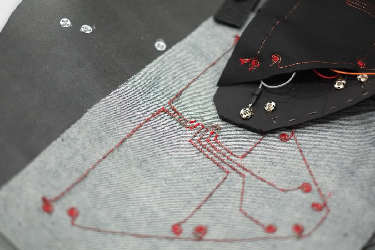 Elastica wearable performance suit